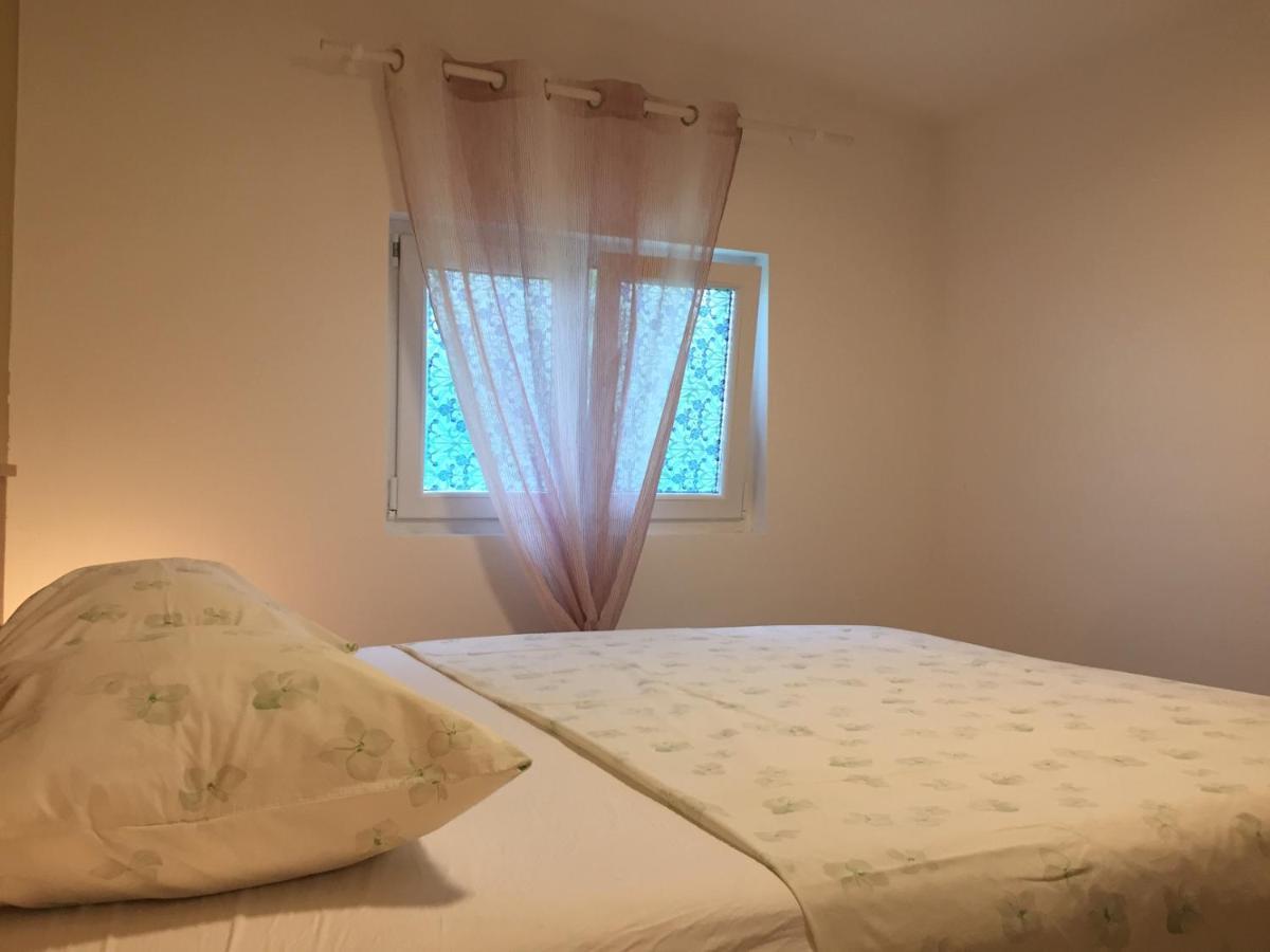 One-Bedroom Apartment, Wifi, Airco, Parking, Washing Machine, Grill Medulin Exterior foto
