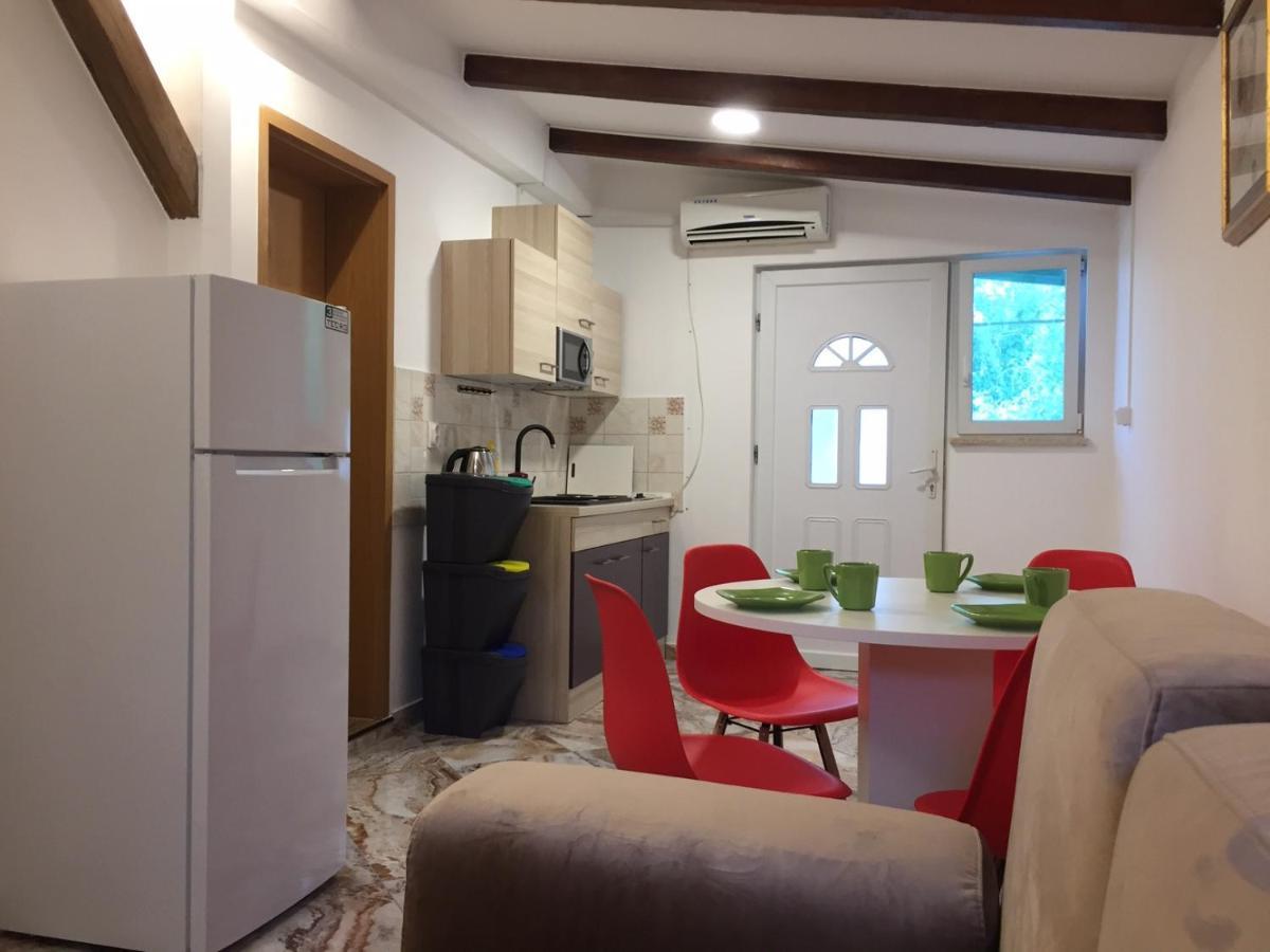 One-Bedroom Apartment, Wifi, Airco, Parking, Washing Machine, Grill Medulin Exterior foto