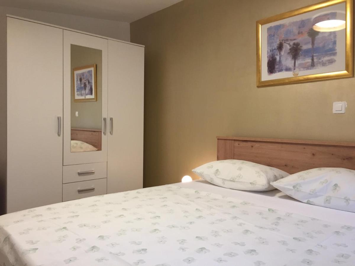 One-Bedroom Apartment, Wifi, Airco, Parking, Washing Machine, Grill Medulin Exterior foto